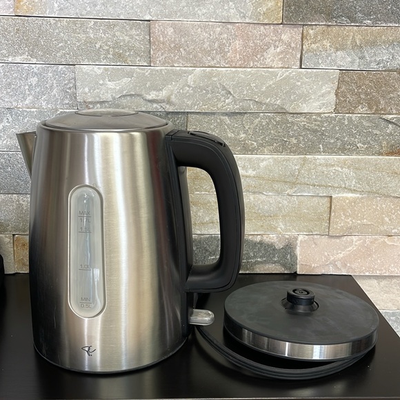 President's Choice Stainless Steel Cordless Kettle - Picture 5 of 15